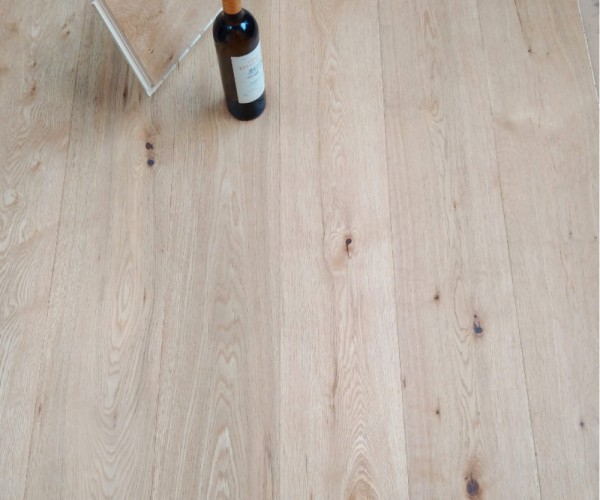 Pearl Classic Oak Engineered Wood Flooring 15mm x 190mm Brushed Matt Lacquered 
