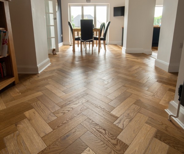 Farmhouse Classic Oak Herringbone Engineered Wood Flooring 18mm x 90mm Brushed UV Oiled 