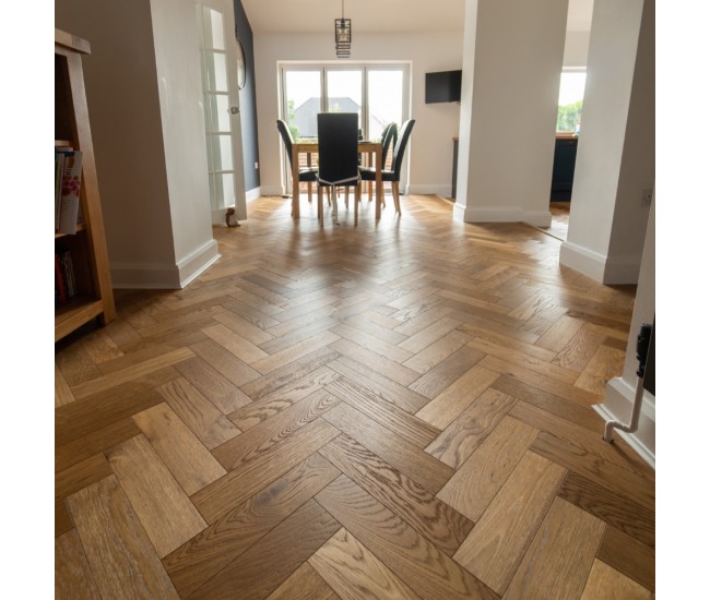 Farmhouse Classic Oak Herringbone Engineered Wood Flooring 18mm x 90mm Brushed UV Oiled