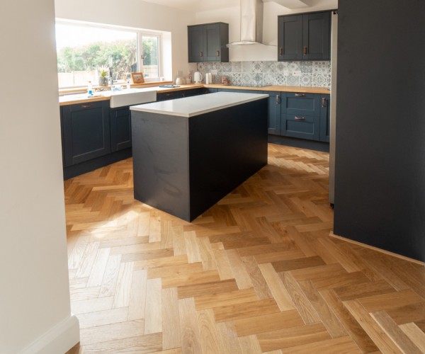 Farmhouse Classic Oak Herringbone Engineered Wood Flooring 18mm x 90mm Brushed UV Oiled 