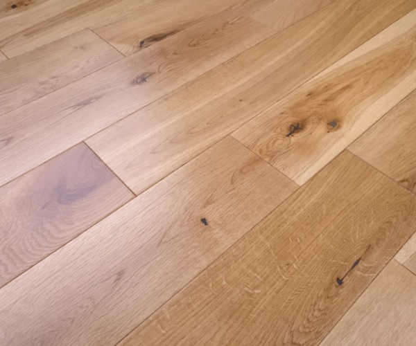 Maple Classic Oak Solid Wood Flooring 18mm x 125mm UV Lacquered 