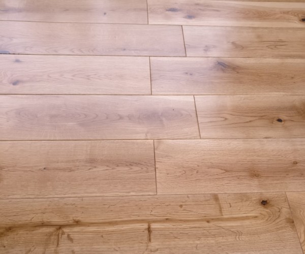 Maple Classic Oak Solid Wood Flooring 18mm x 125mm UV Lacquered 