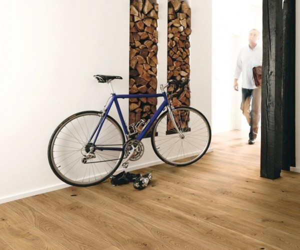 Royal Golden Classic Solid Wood Flooring Oak Plank 18mm x125mm Handscraped UV Oiled 