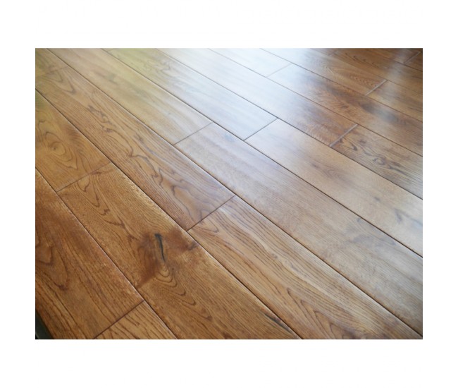 Elegant Golden Oak Solid Wood Flooring 18mm x 125mm Hand scraped Lacquered