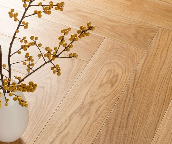 Natural light Classic Oak Herringbone Engineered Wood Flooring 14mm x 90mm Lacquered 