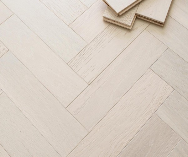 Creamy Vanilla Classic Oak Herringbone Engineered Wood Flooring 18mm x 80mm Brushed Lacquered 