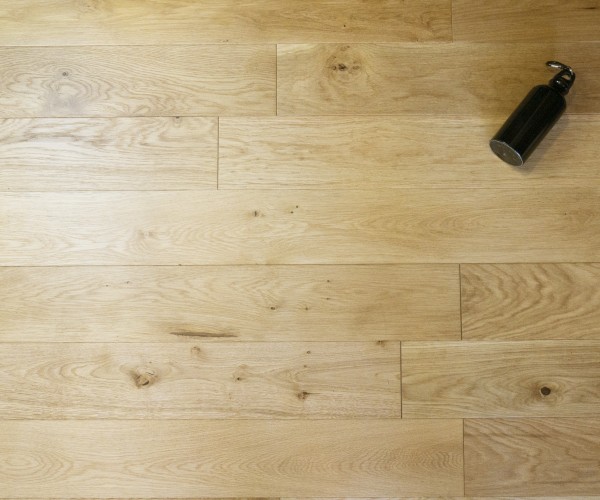 Light Champagne Classic Oak Engineered Wood Flooring 10mm x 150mm Brushed Lacquered 