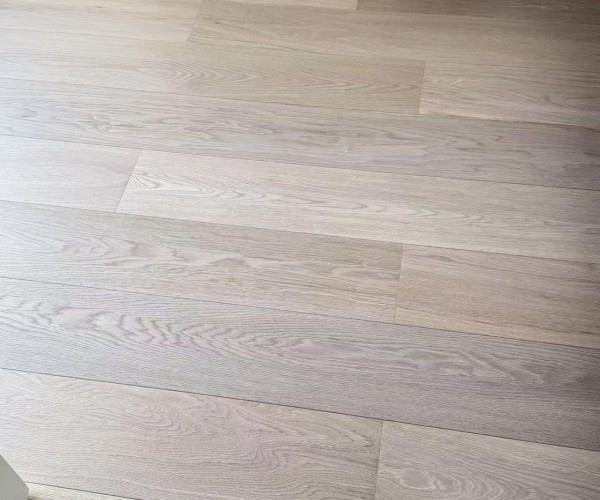 Prime Vanilla Oak Engineered Wood Flooring Plank 14mm x 90mm Invisible Lacquered