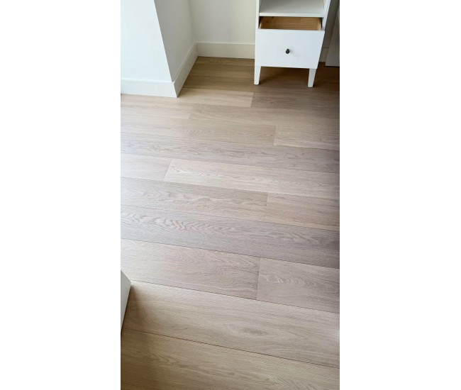 Prime Vanilla Oak Engineered Wood Flooring Plank 14mm x 90mm Invisible Lacquered - UOE1490P Prime Vanilla Oak Engineered Wood Flooring Plank 14mm x 90mm Invisible Lacquered