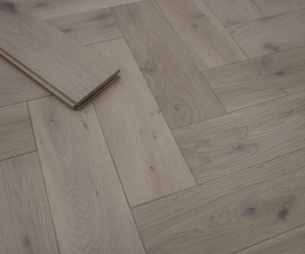 Pale Classic Oak Solid Wood Flooring 18mm x 90mm Invisible Lacquered